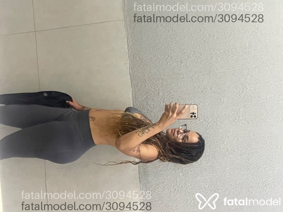 Acompanhante mulher com cabelo castanho de olhos castanhos - Candy Acompanhante mulher com cabelo castanho de olhos castanhos - Candy