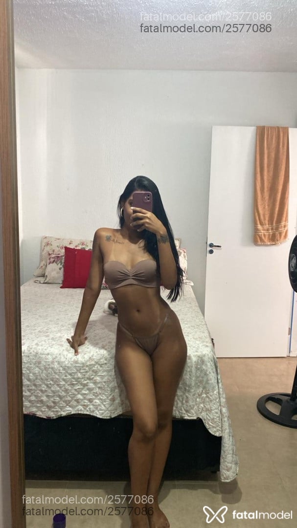 Acompanhante mulher morena (o) de olhos pretos em Goiânia - Polly