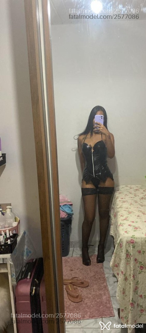 Acompanhante mulher morena (o) de olhos pretos em Goiânia - Polly