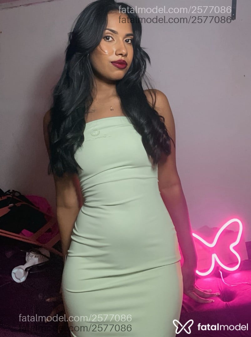 Acompanhante mulher morena (o) de olhos pretos em Goiânia - Polly