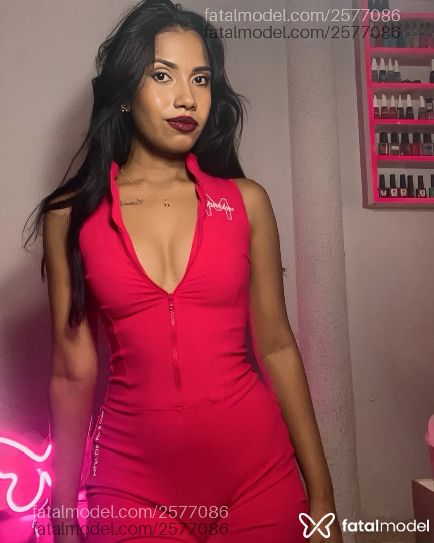 Acompanhante mulher morena (o) de olhos pretos em Goiânia - Polly