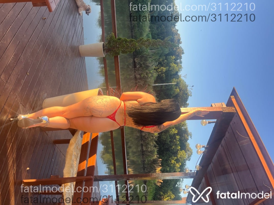 Acompanhante mulher morena (o) de olhos verdes em Gramado - Cristal
