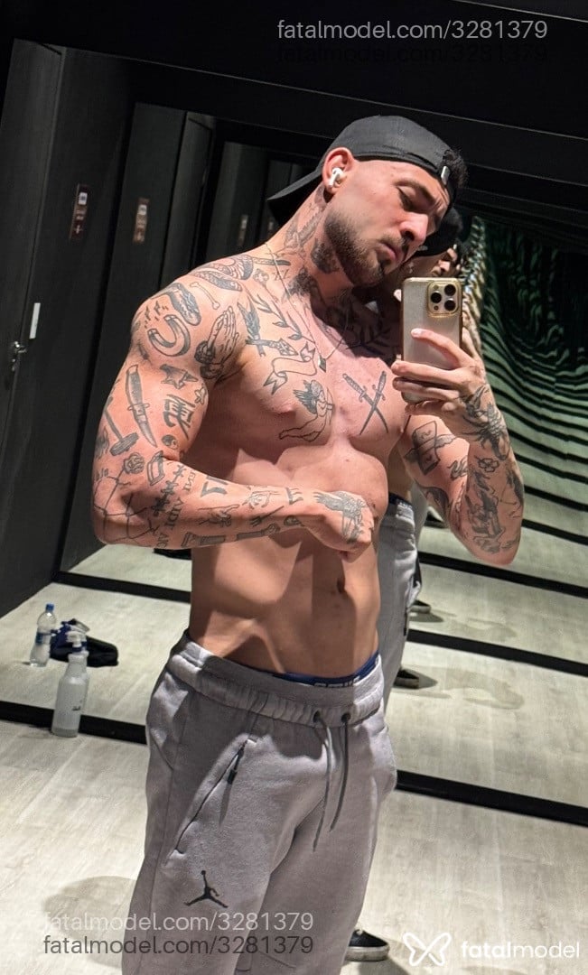 Acompanhante homem com cabelo castanho de olhos castanhos - Eduardo Acompanhante homem com cabelo castanho de olhos castanhos - Eduardo