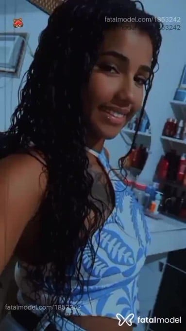 Acompanhante mulher morena (o) de olhos castanhos - Larissa