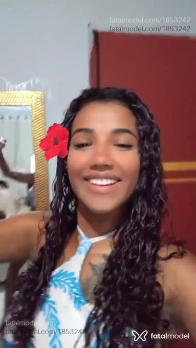 Acompanhante mulher morena (o) de olhos castanhos - Larissa
