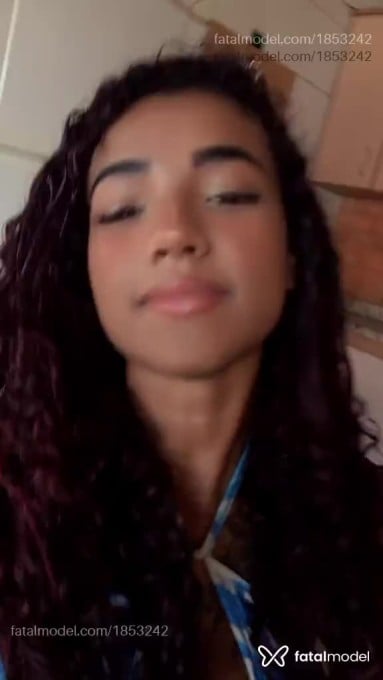 Acompanhante mulher morena (o) de olhos castanhos - Larissa