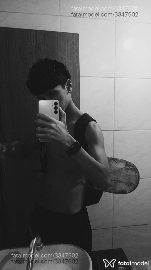 Acompanhante homem morena (o) de olhos castanhos em Virtual - Matheus