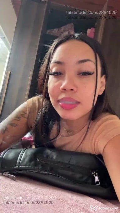 Acompanhante mulher morena (o) de olhos pretos - Vitória Acompanhante mulher morena (o) de olhos pretos - Vitória