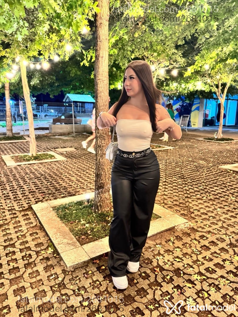 Acompanhante mulher com cabelo castanho de olhos castanhos em Cascavel Acompanhante mulher com cabelo castanho de olhos castanhos em Cascavel - Stéfany