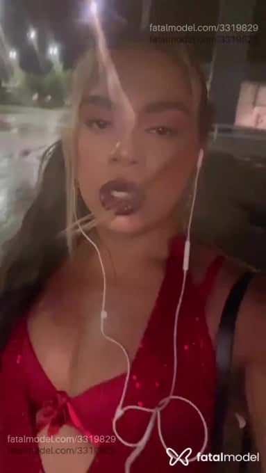 Acompanhante mulher trans loira (o) de olhos pretos em Arapongas - Julia