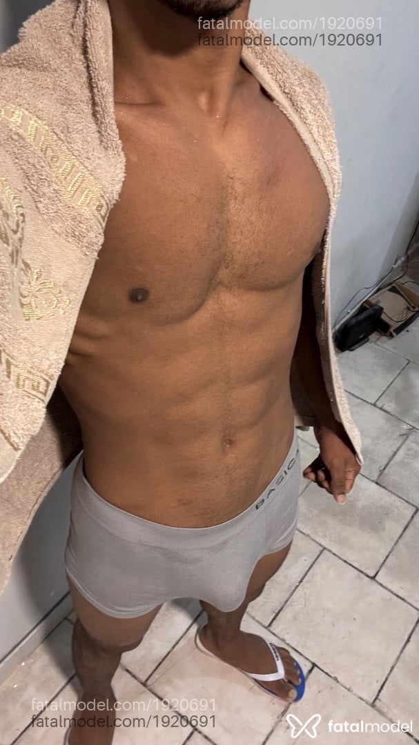 Acompanhante homem morena (o) de olhos castanhos em Balneário Camboriú - Gien