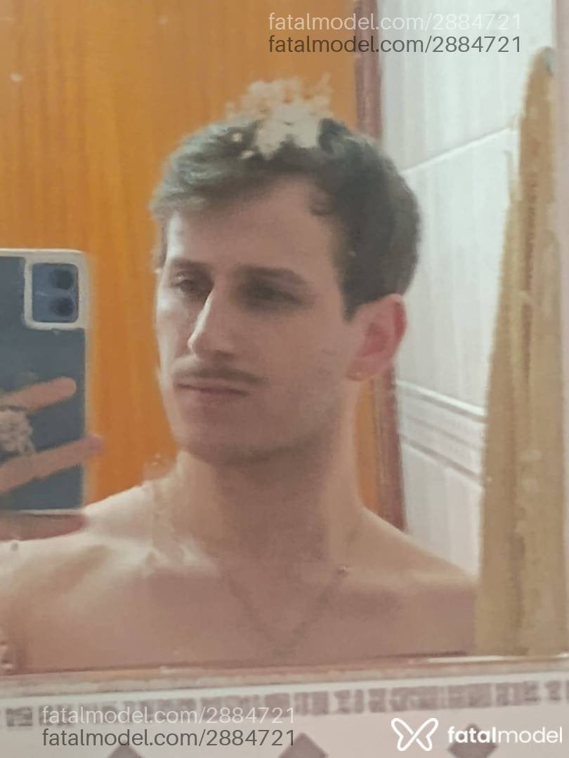 Acompanhante homem com cabelo castanho de olhos verdes - Guilherme Acompanhante homem com cabelo castanho de olhos verdes - Guilherme