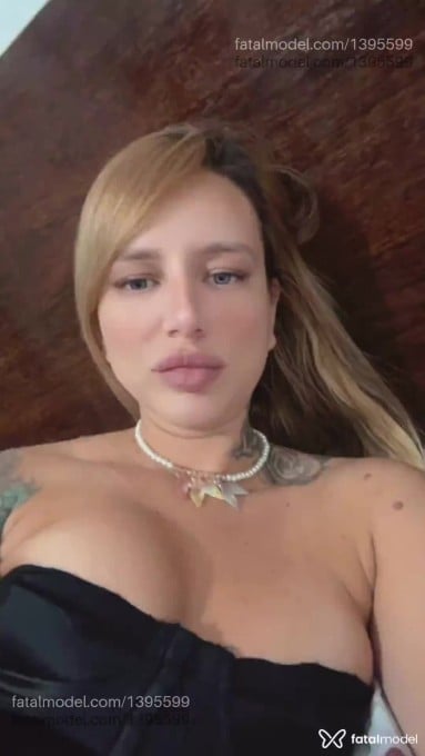 Acompanhante mulher loira (o) de olhos azuis em Teófilo Otoni - Thays Oliveira