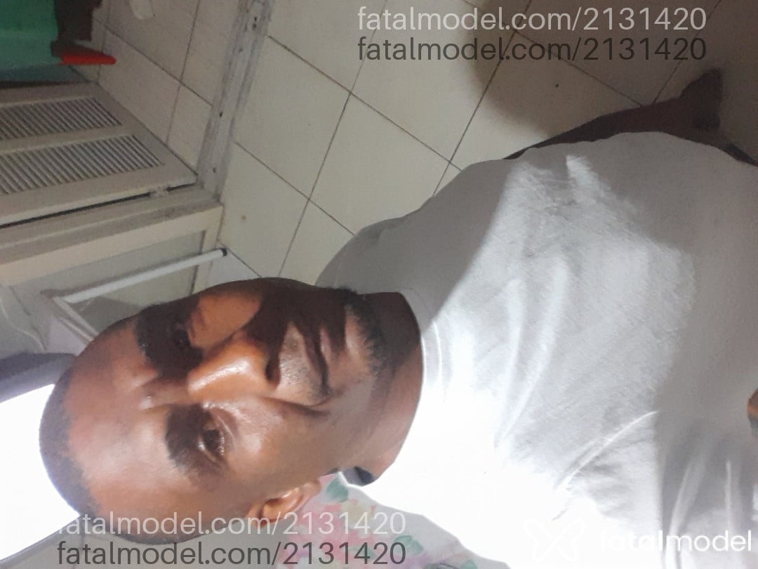 Acompanhante homem com cabelo grisalho de olhos castanhos em Balneário Pinhal Acompanhante homem com cabelo grisalho de olhos castanhos em Balneário Pinhal - Wilson