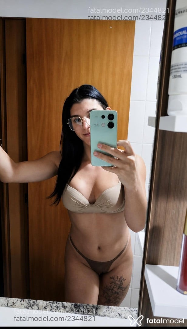 Acompanhante mulher trans morena (o) de olhos mel em Taubaté Acompanhante mulher trans morena (o) de olhos mel em Taubaté - Paloma