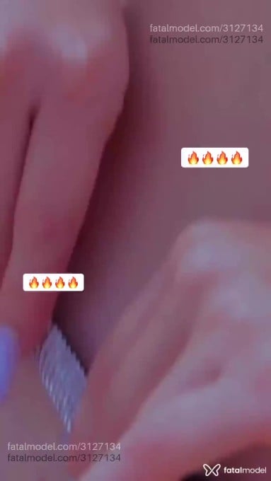 Acompanhante mulher com cabelo castanho de olhos pretos - Angel Acompanhante mulher com cabelo castanho de olhos pretos - Angel