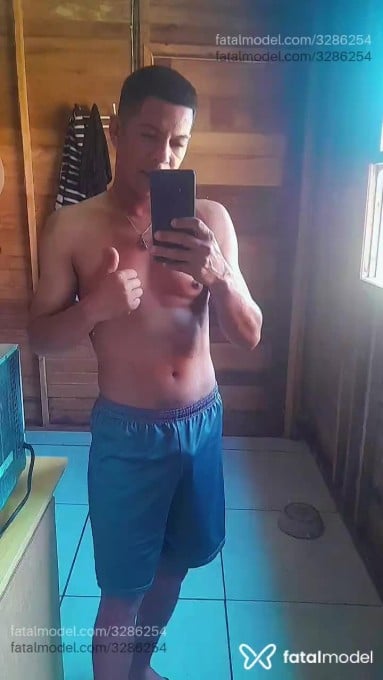 Acompanhante homem morena (o) de olhos verdes - Morenosemlimites