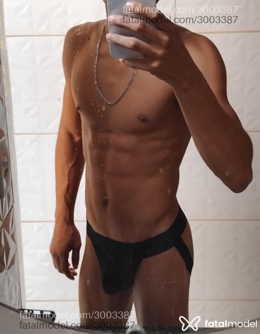Acompanhante homem morena (o) de olhos pretos em Araxá Acompanhante homem morena (o) de olhos pretos em Araxá - Erick