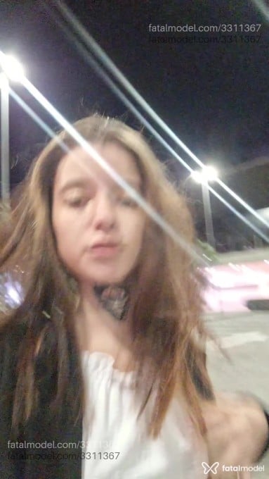Acompanhante mulher loira (o) de olhos verdes em Virtual Acompanhante mulher loira (o) de olhos verdes em Virtual - bruja