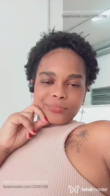 Acompanhante mulher morena (o) de olhos pretos em Virtual Acompanhante mulher morena (o) de olhos pretos em Virtual - Luluzinha