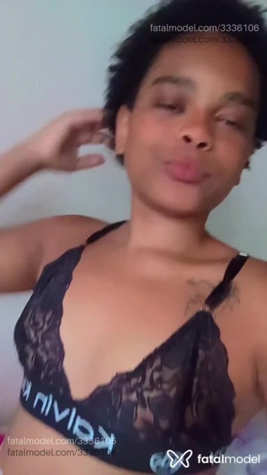 Acompanhante mulher morena (o) de olhos pretos em Virtual Acompanhante mulher morena (o) de olhos pretos em Virtual - Luluzinha