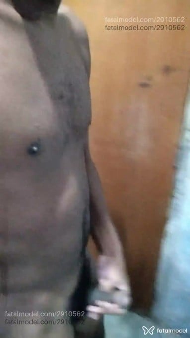 Acompanhante homem com cabelo grisalho de olhos pretos em Virtual - Douglas