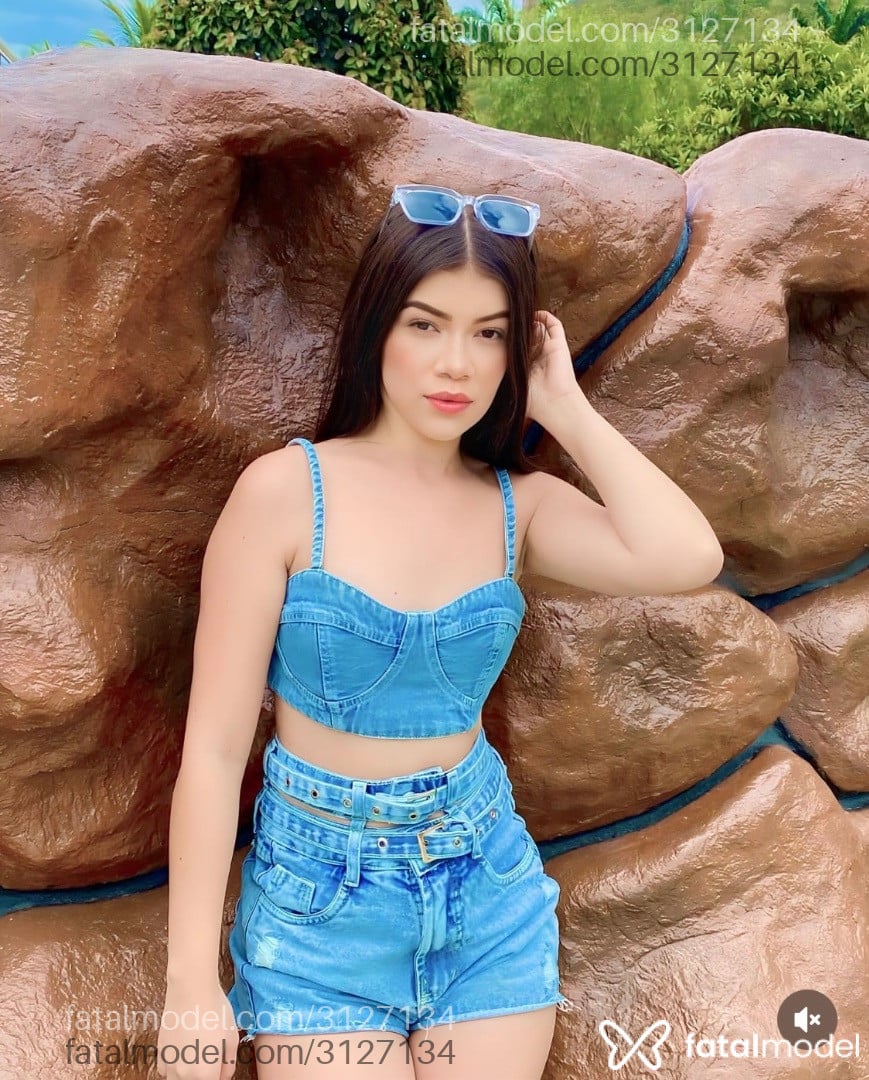 Acompanhante mulher com cabelo castanho de olhos pretos - Angel Acompanhante mulher com cabelo castanho de olhos pretos - Angel