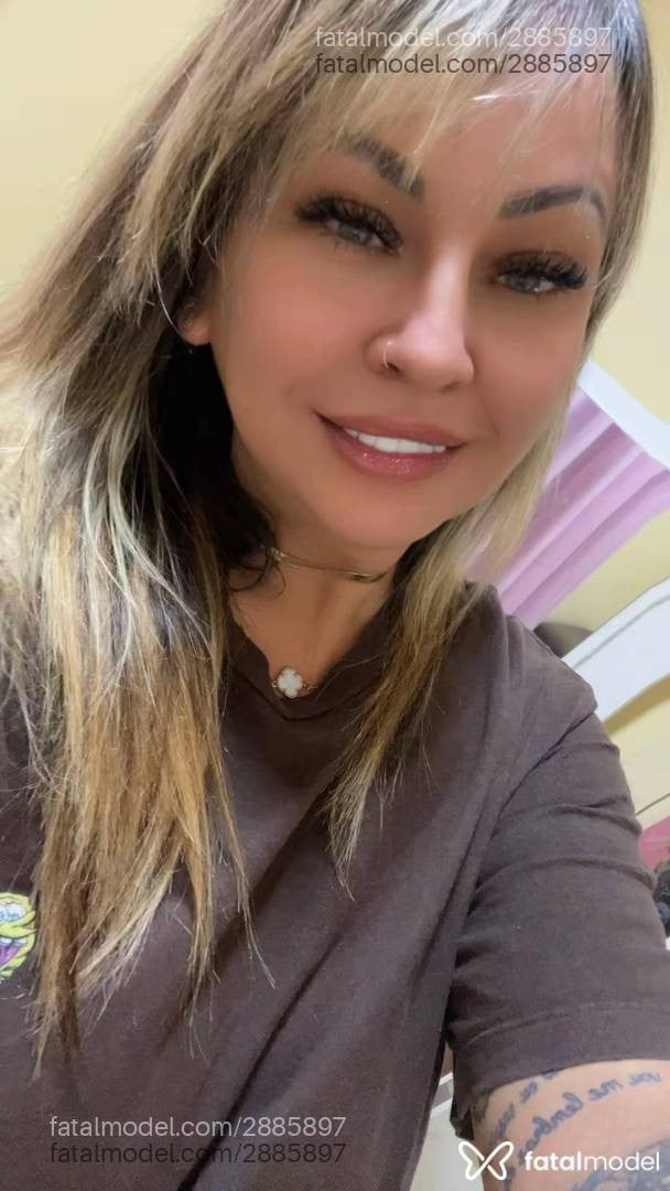 Acompanhante mulher morena (o) de olhos verdes - Camila