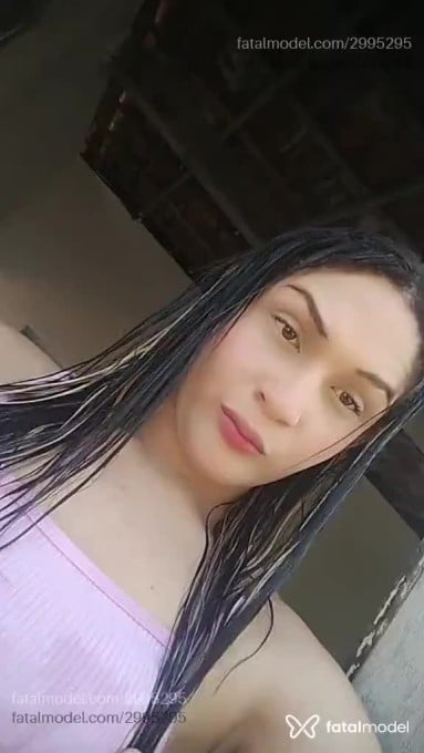 Acompanhante mulher trans com cabelo castanho de olhos mel em Fortaleza - Ana Beatriz