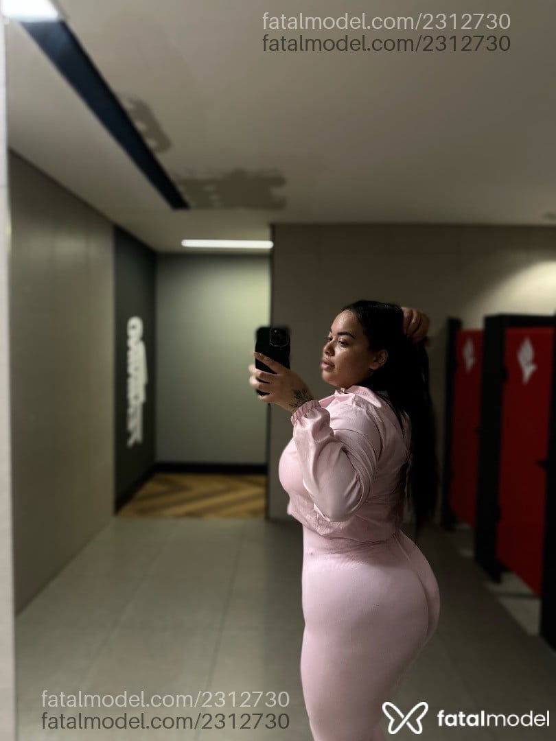 Acompanhante mulher morena (o) de olhos castanhos - Angeline