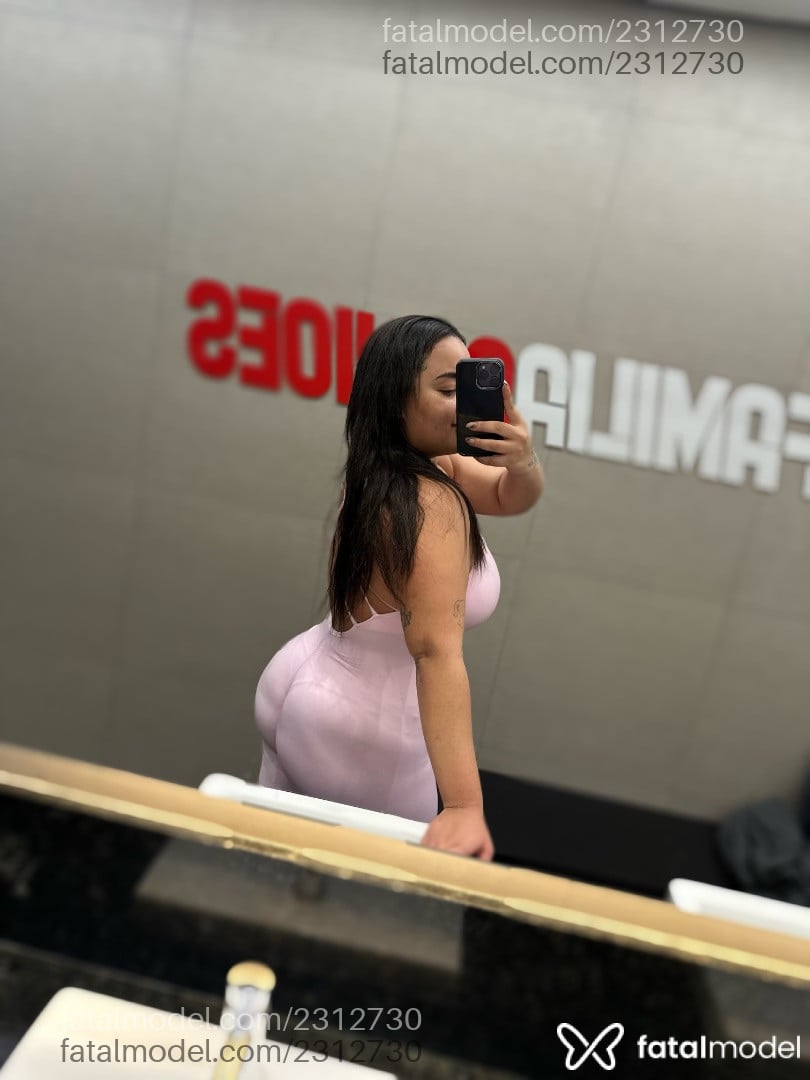Acompanhante mulher morena (o) de olhos castanhos - Angeline