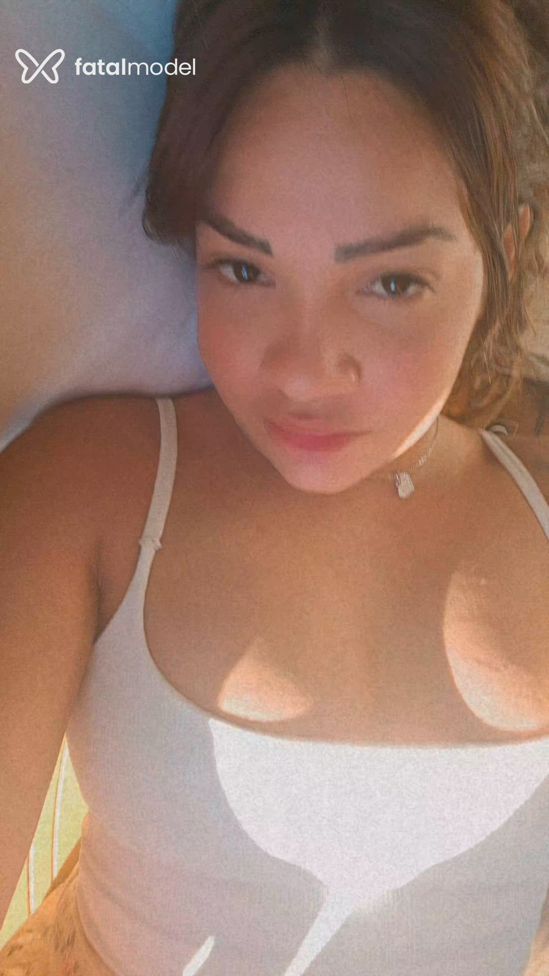 Acompanhante mulher com cabelo castanho de olhos castanhos - Graziela Alves