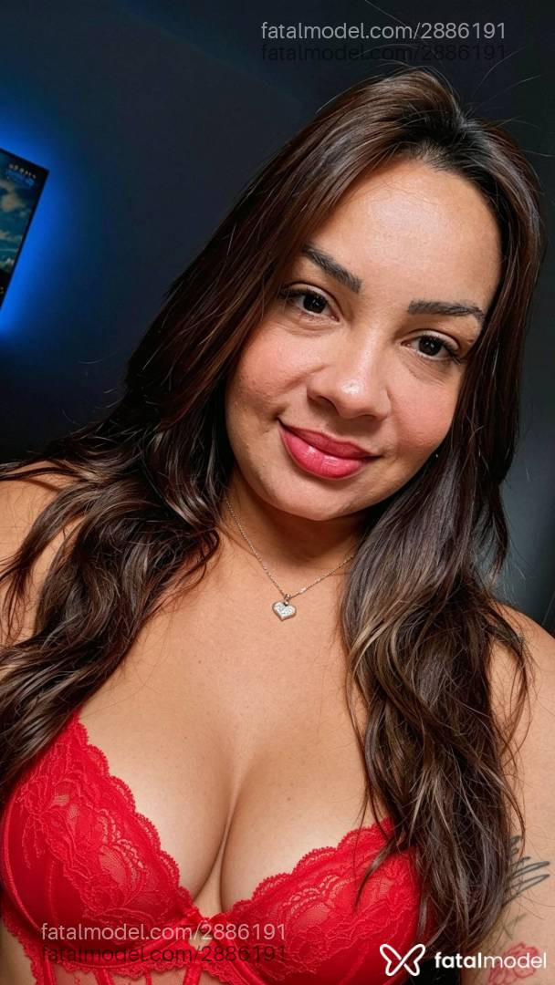 Acompanhante mulher com cabelo castanho de olhos castanhos - Graziela Alves