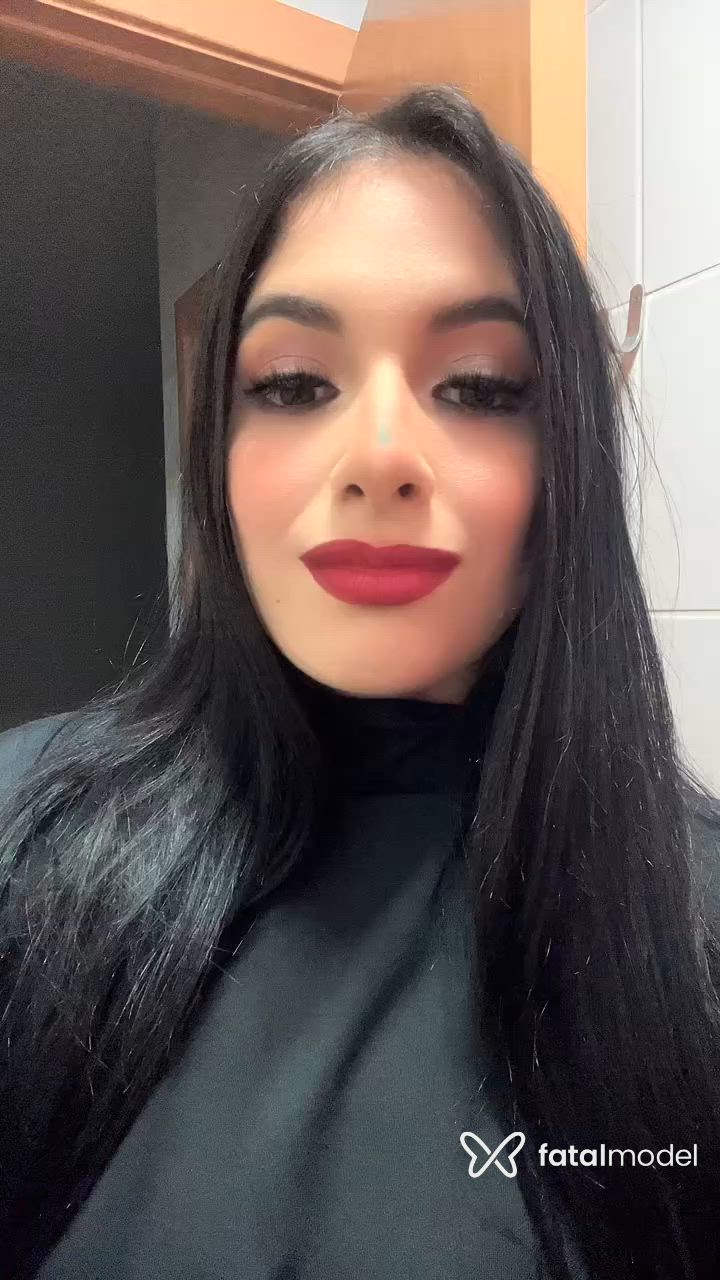 Acompanhante mulher morena (o) de olhos castanhos - Sofia