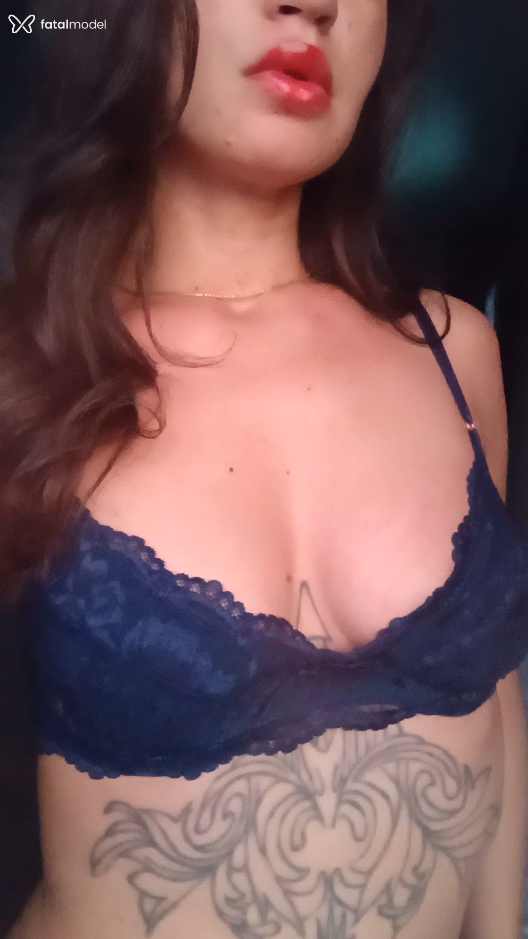 Acompanhante mulher com cabelo castanho de olhos castanhos - Elisa
