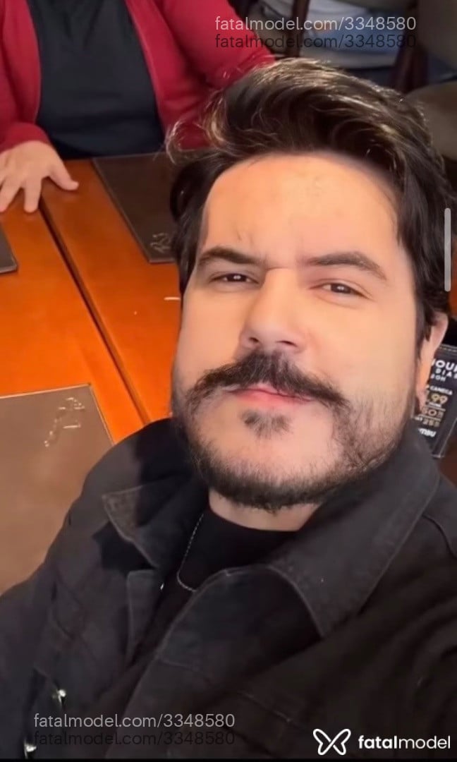 Acompanhante homem com cabelo castanho de olhos castanhos em São Paulo - Henrí Ferraz