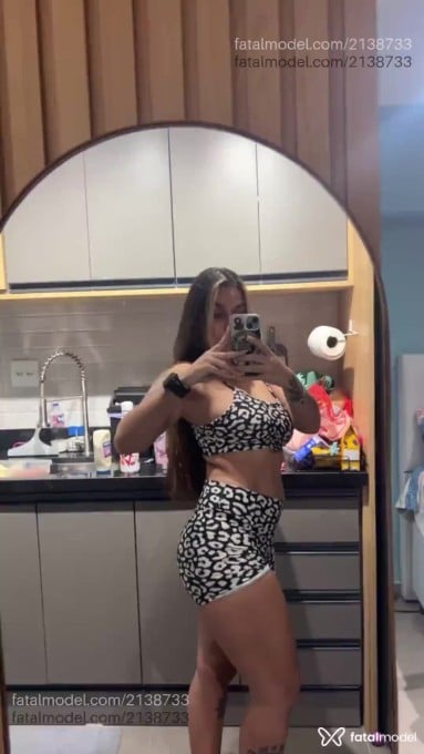 Acompanhante mulher com cabelo castanho de olhos mel em São Paulo - Lua