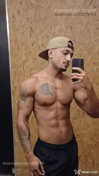 Acompanhante homem com cabelo castanho de olhos pretos em Virtual - Rodrigo
