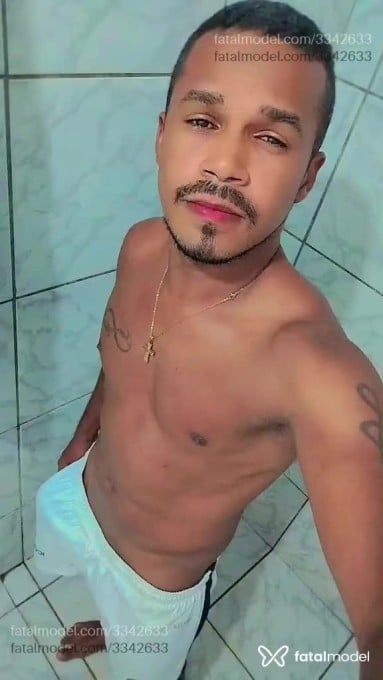Acompanhante homem com cabelo grisalho de olhos pretos - Josiel Ferreira Acompanhante homem com cabelo grisalho de olhos pretos - Josiel Ferreira