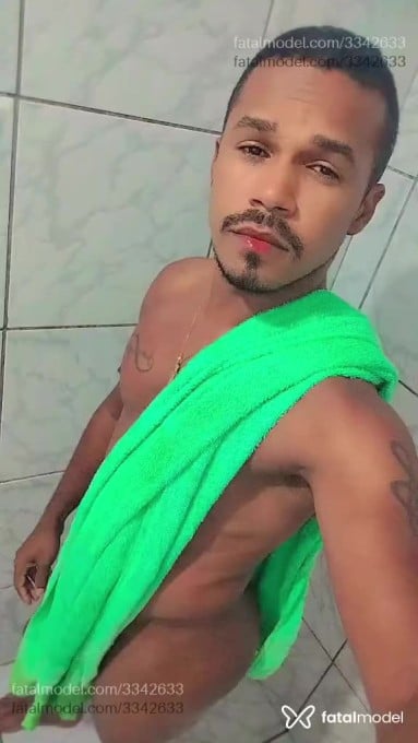 Acompanhante homem com cabelo grisalho de olhos pretos - Josiel Ferreira Acompanhante homem com cabelo grisalho de olhos pretos - Josiel Ferreira