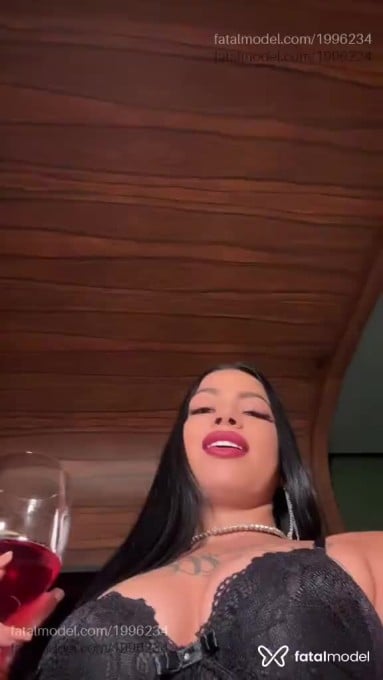Acompanhante mulher com cabelo castanho de olhos castanhos em Alfenas Acompanhante mulher com cabelo castanho de olhos castanhos em Alfenas - Marilyn Monroe