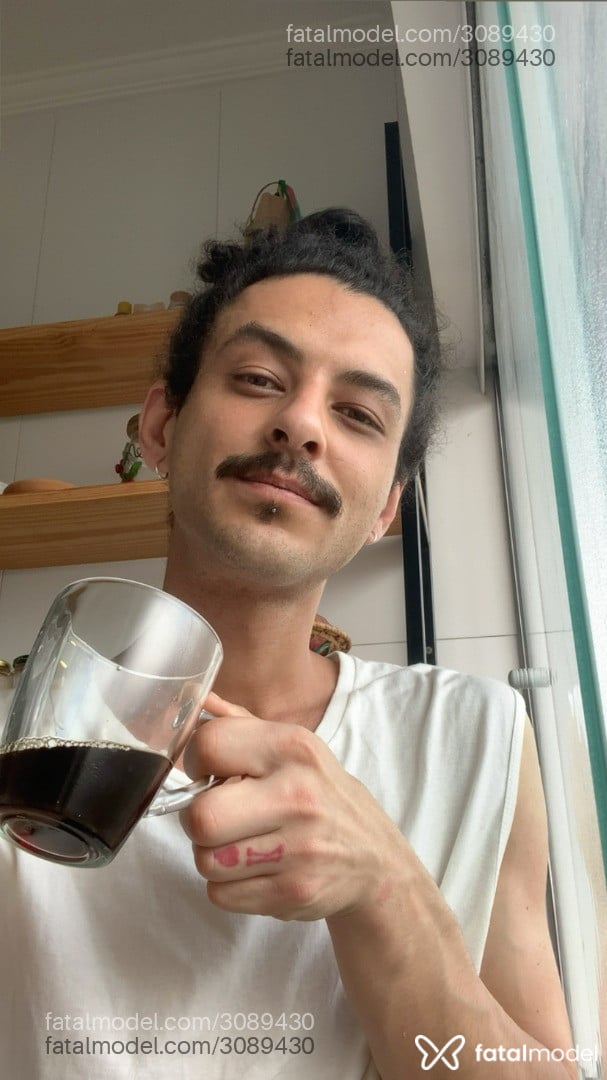 Acompanhante homem morena (o) de olhos castanhos em São Paulo - Filipe