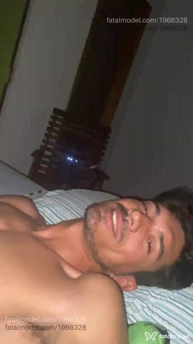 Acompanhante homem morena (o) de olhos castanhos em Marília - Sigil