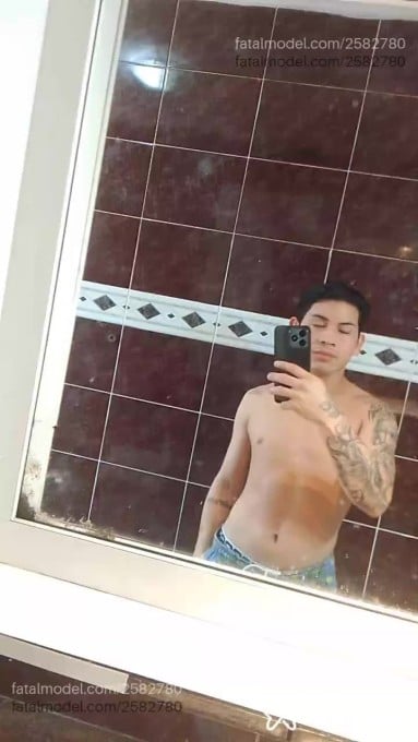 Acompanhante homem morena (o) de olhos pretos em São Paulo Acompanhante homem morena (o) de olhos pretos em São Paulo - Angel