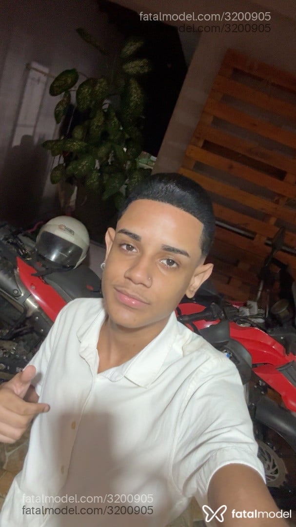 Acompanhante homem morena (o) de olhos castanhos - Vitor Zani Acompanhante homem morena (o) de olhos castanhos - Vitor Zani