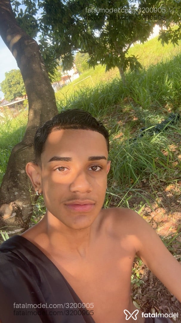 Acompanhante homem morena (o) de olhos castanhos - Vitor Zani Acompanhante homem morena (o) de olhos castanhos - Vitor Zani