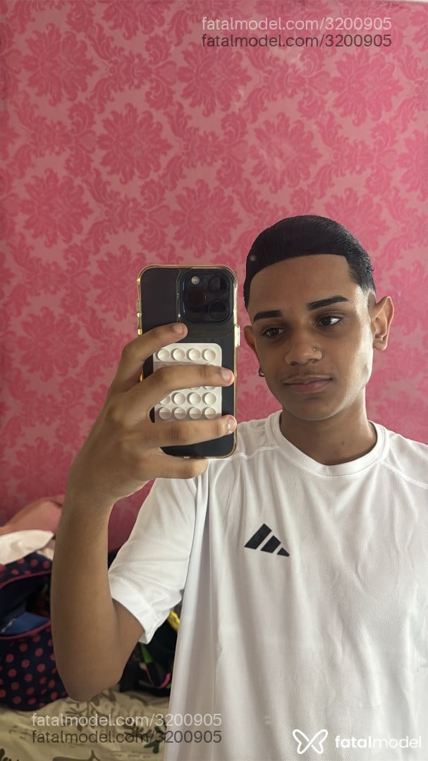 Acompanhante homem morena (o) de olhos castanhos - Vitor Zani Acompanhante homem morena (o) de olhos castanhos - Vitor Zani