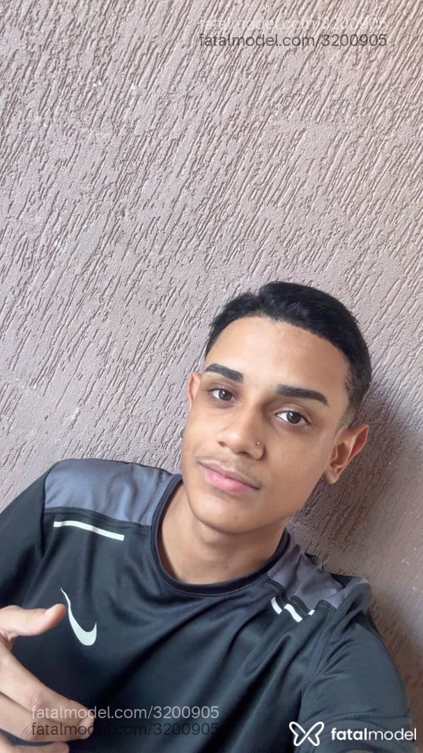 Acompanhante homem morena (o) de olhos castanhos - Vitor Zani Acompanhante homem morena (o) de olhos castanhos - Vitor Zani