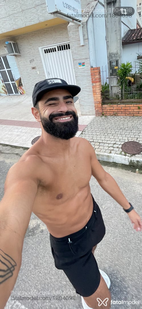 Acompanhante homem morena (o) de olhos pretos em Balneário Camboriú Acompanhante homem morena (o) de olhos pretos em Balneário Camboriú - Pedro Pedro