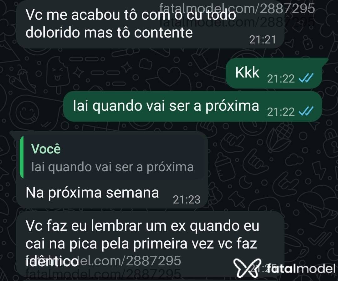 Acompanhante homem sem cabelo de olhos pretos - André